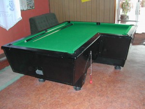 Billiardtisch in L-Form